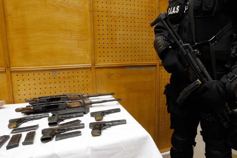 Maramure: Arme de contrabandă găsite în locuinţa unui cetăţean străin