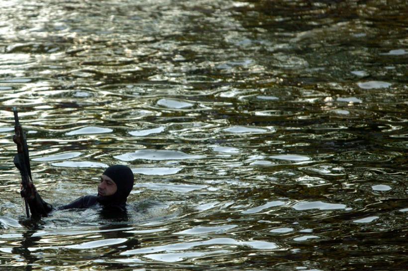 Scafandrii din Giurgiu au fost alertaţi pentru găsirea unui bărbat dispărut în apele Argeşului