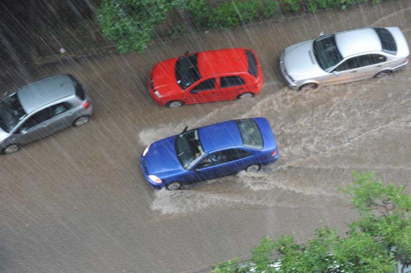 30 de străzi, două parcuri, un cartier și o piață din Giurgiu sunt inundate