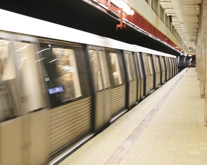 Accident la metrou, pe M2! O femeie a căzut pe şine, în staţia Constantin Brâncoveanu