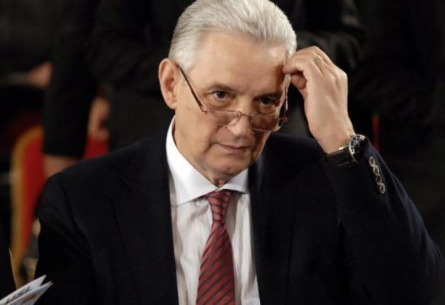  Ilie Sârbu renunţă la şefia senatorilor PSD