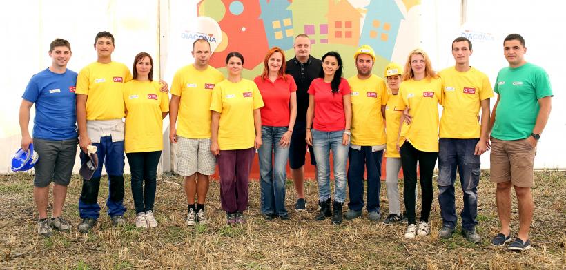 (P) Fundatia Vodafone Romania deruleaza cel mai extins program de voluntariat in constructia de case