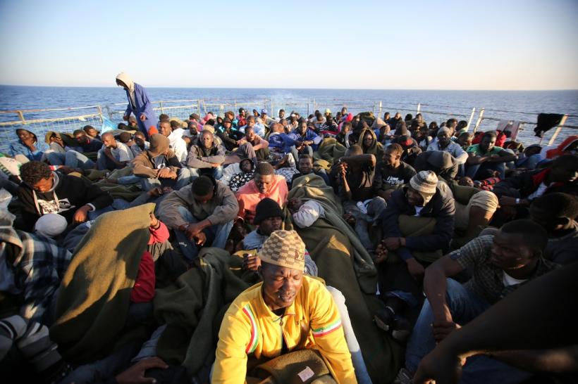 300.000 de imigranți au traversat Mediterana în primul semestru al lui 2015