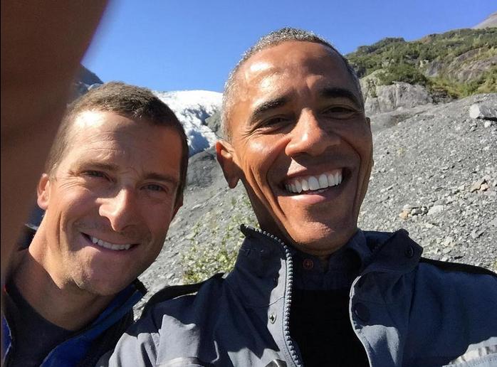 Barack Obama, în vizită în Alaska, şi-a făcut seflie cu Bear Grills