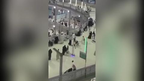 Un pelerin aflat pe un Segway, la Mecca, stârneşte controverse între musulmani - VIDEO