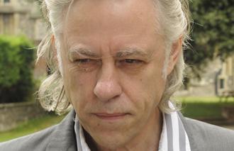 Solistul rock Bob Geldof se oferă să găzduiască patru familii de refugiaţi