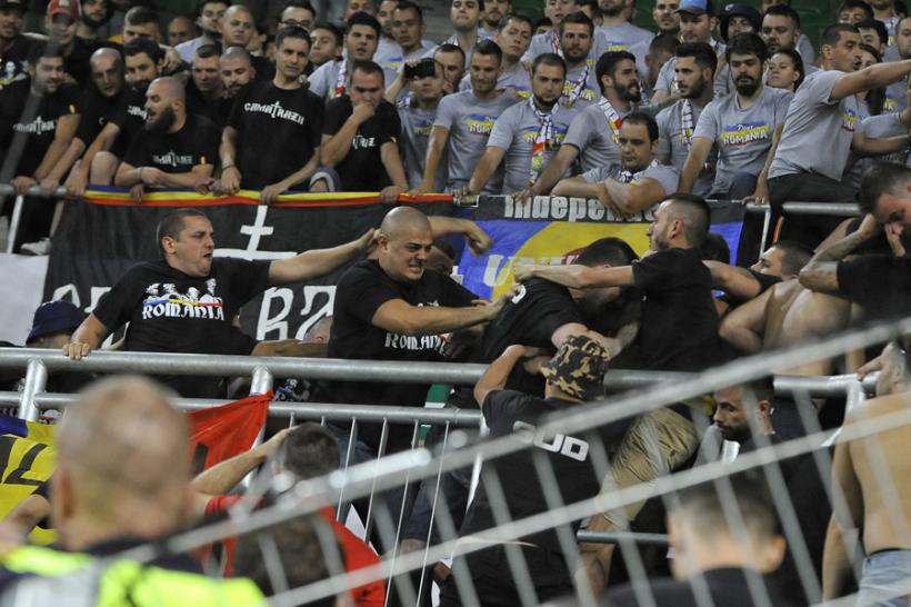 Suporterii români s-au luat la bătaie între ei, înaintea meciului dintre naționala Ungariei și României