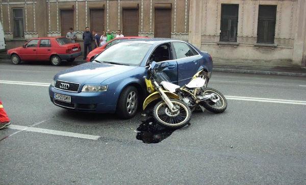 Accident MORTAL pe strada Bucuresti din Cluj! Un motociclist a zburat 6-7 metri prin aer 