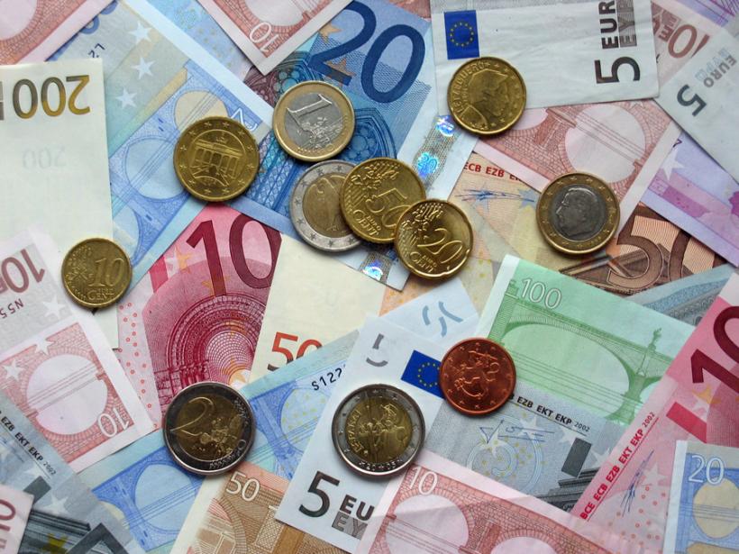 CURS VALUTAR - Leul stagnează în raport cu euro