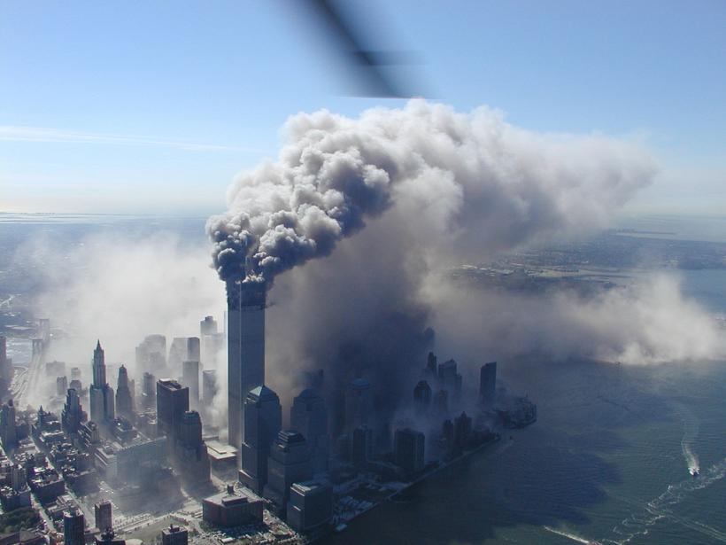 14 ani de la atacurile teroriste de la 11 septembrie 2001. Imagini filmate din elicopter, la puţin timp după ce World Trade Center a fost atacat - VIDEO