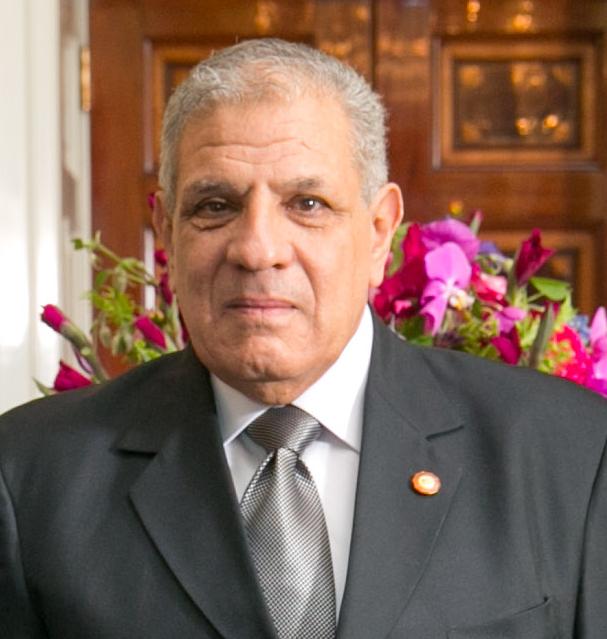 Premierul egiptean şi-a prezentat demisia! Decizia vine după ce un membru al cabinetului a fost arestat pentru corupţie