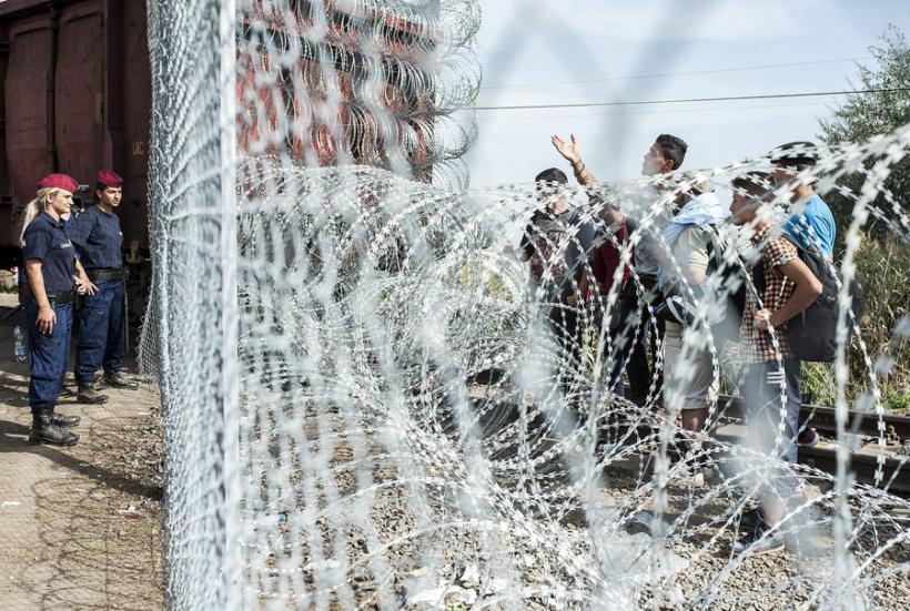 Serbia se declară incapabilă să gestioneze fluxul de migranţi