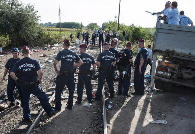 Ungaria anunţă arestarea a 29 de persoane în ciocnirile de la frontieră, inclusiv un &quot;terorist&quot;
