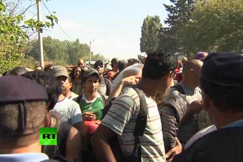TRANSMISIE LIVE - Câteva mii de refugiaţi, blocaţi la graniţa dintre Serbia şi Croaţia
