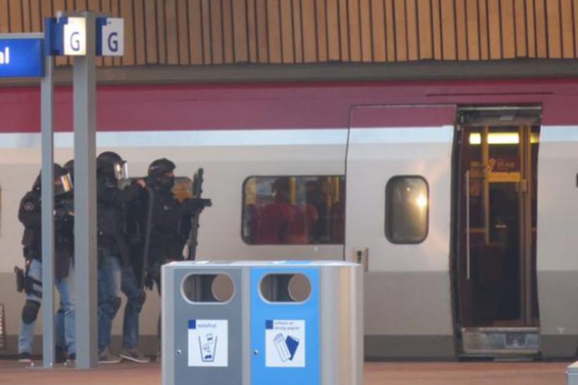 Alertă în gara din Rotterdam. Un bărbat s-a blocat în toaleta unui tren