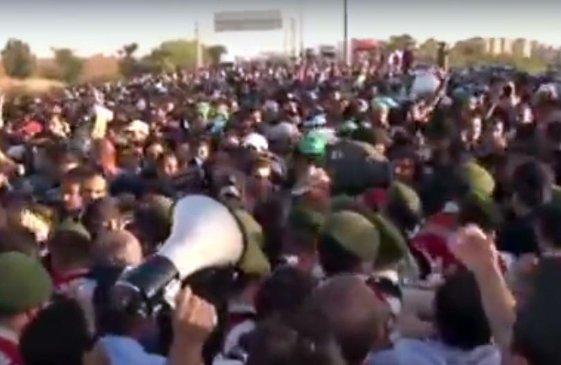 VIDEO - Confruntări între migranți și polițiștii turci, la granița torco-elenă