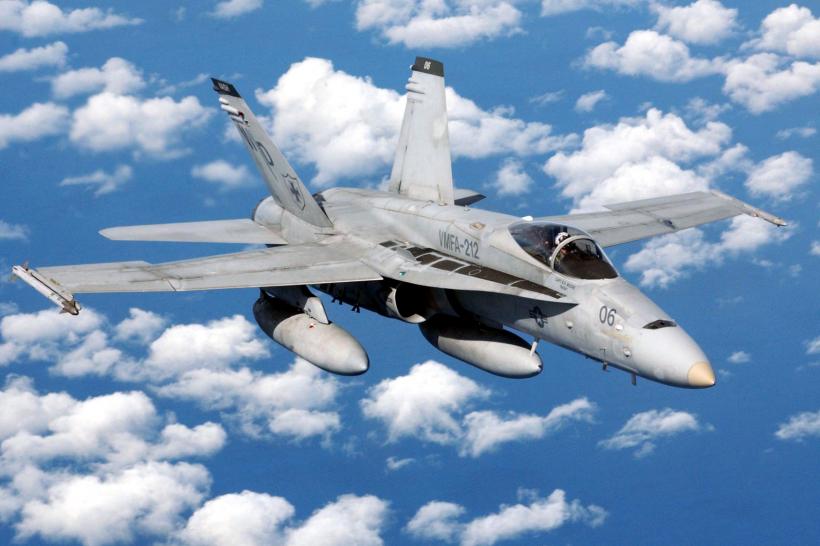 SUA: Un avion de vânătoare F/A-18 Hornet s-a prăbuşit în California