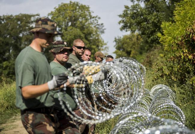  Ungaria renunţă la bariera de sârmă ghimpată de la frontiera cu Slovenia