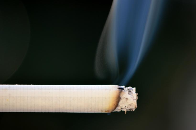 Marea Britanie interzice fumatul în maşinile în care sunt şi minori 