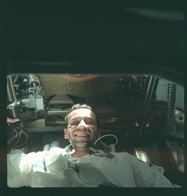 NASA publică o colecţie uriasă de fotografii din timpul misiunilor Apollo
