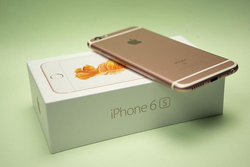 iPhone 6S: un smartphone foarte bun, cu o baterie incredibil de slabă