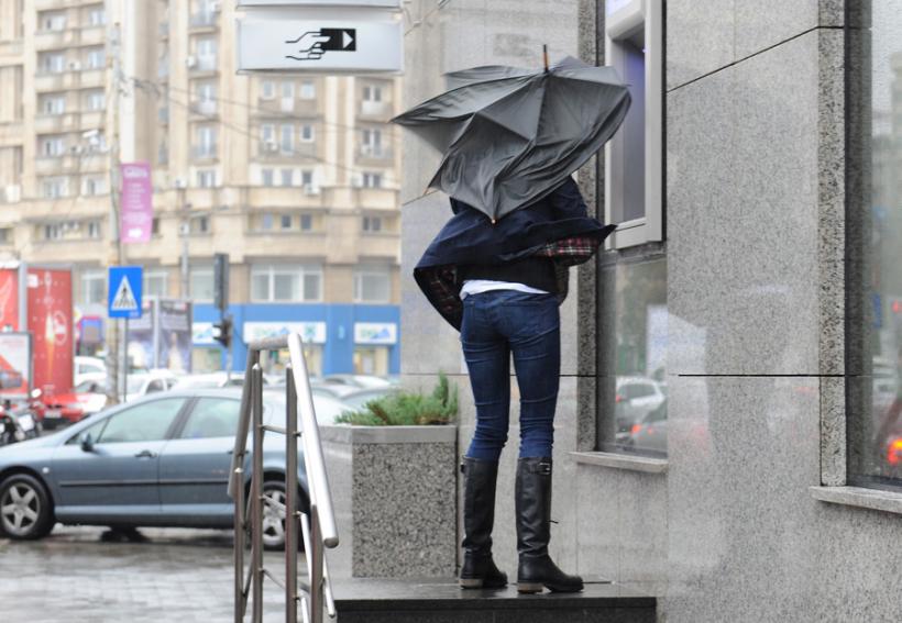 AVERTIZARE METEO. COD GALBEN de ploi şi vânt în Banat, Oltenia şi Muntenia