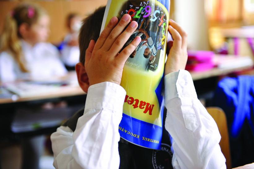 Școala românească dăunează grav învățatului