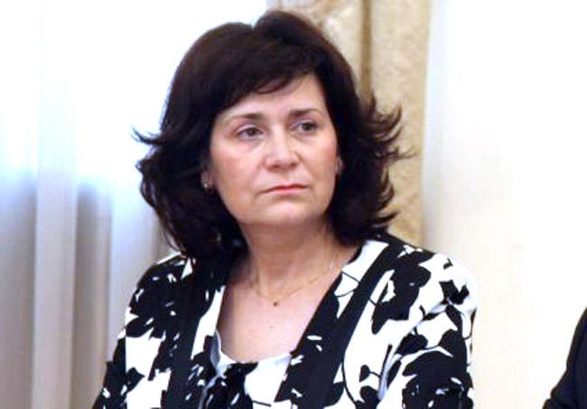 Lavinia Săniuţă, director general al Apa Nova Bucureşti, audiată la DNA