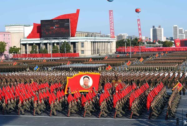 VIDEO - Grandoarea dictaturii în Coreea de Nord. Kim Jong-Un a organizat o sărbătoare fără precedent la Phenian