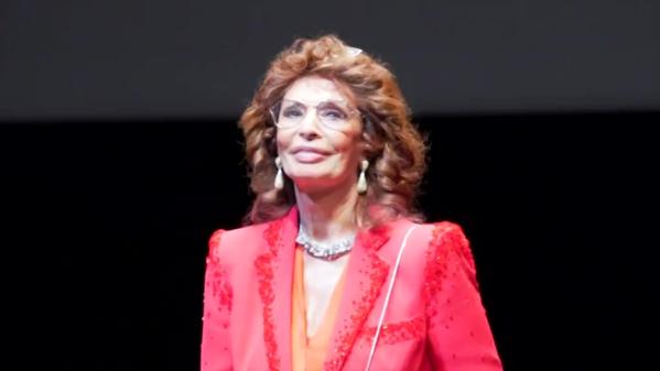 Sophia Loren ovaţionată în picioare la Festivalul 'Lumiere' de la Lyon 