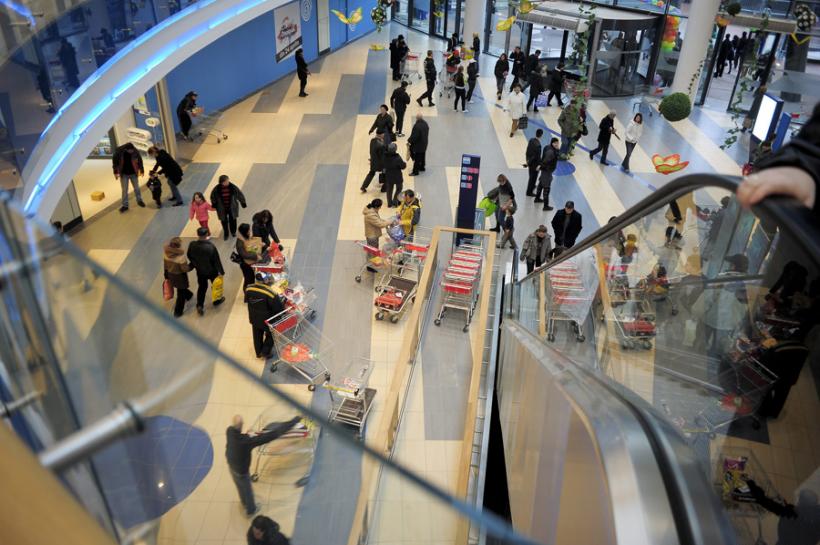Cumpărătorii din România asociază centrele comerciale cu destinaţia favorită pentru a lua masa 