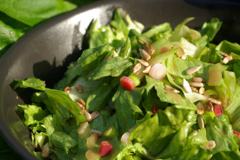 Rețeta zilei: salată mexicană cu porumb și fasole roșie (DE POST)