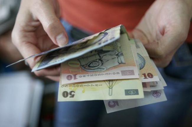 CURS VALUTAR - Moneda naţională îşi continuă deprecierea faţă de euro