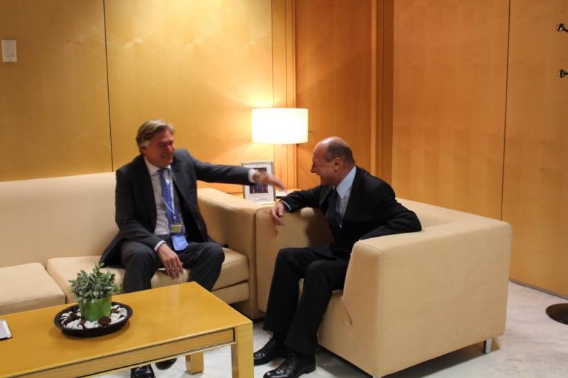 Basescu pozeaza in liderul dreptei romanesti, la Congresul Popularilor Europeni