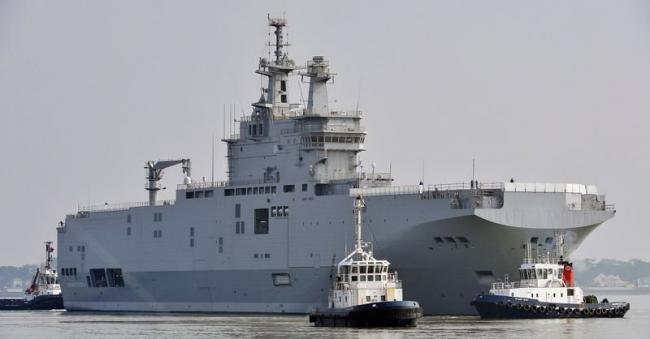 Rusii scot bani din navele Mistral nelivrate de Franta