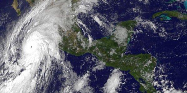 Mexicul se pregăteşte să fie LOVIT de CEL MAI PUTERNIC URAGAN DIN TOATE TIMPURILE