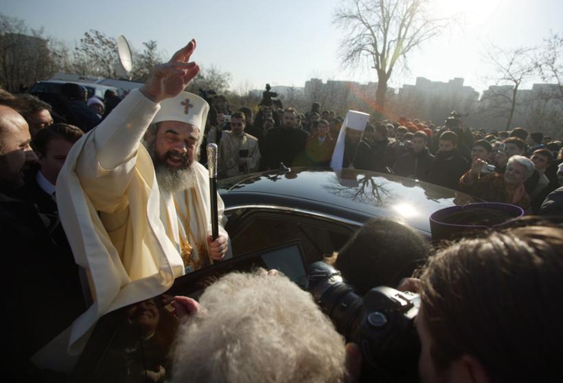 Patriarhul Daniel: Învăţaţi ce e credinţa ortodoxă. Să vină lumea la biserică, nu la club