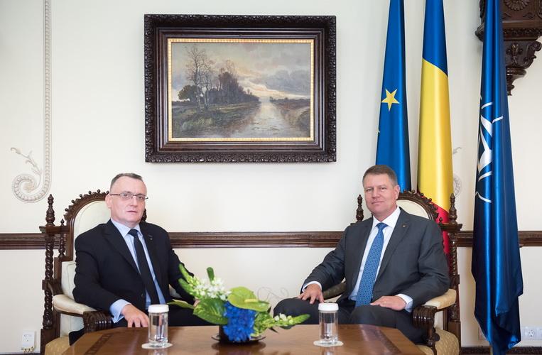 Preşedintele Iohannis s-a întâlnit cu premierul interimar 