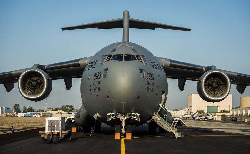 Avion NATO, pus la dispoziţia transferurilor de răniţi din 'Colectiv' 