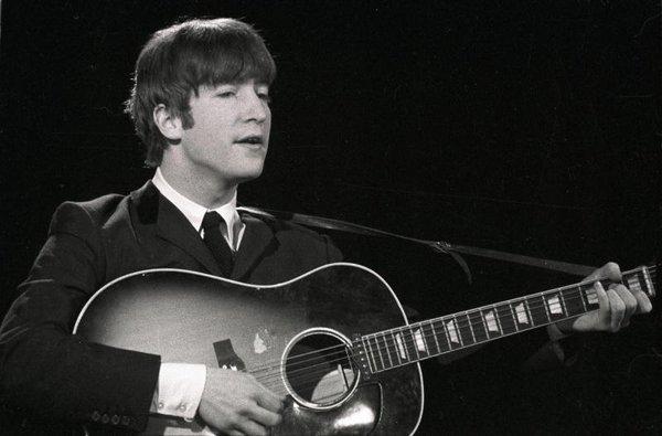 Chitară a lui John Lennon, vândută cu 2,41 miliane de dolari