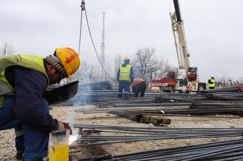 Ministerul Transporturilor a sesizat organele statului cu privire la modul în care a acţionat conducerea CNADNR în derularea contractelor 