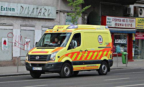 Accident grav în Ungaria. 15 români, răniţi după ce un microbuz a intrat într-un autoturism