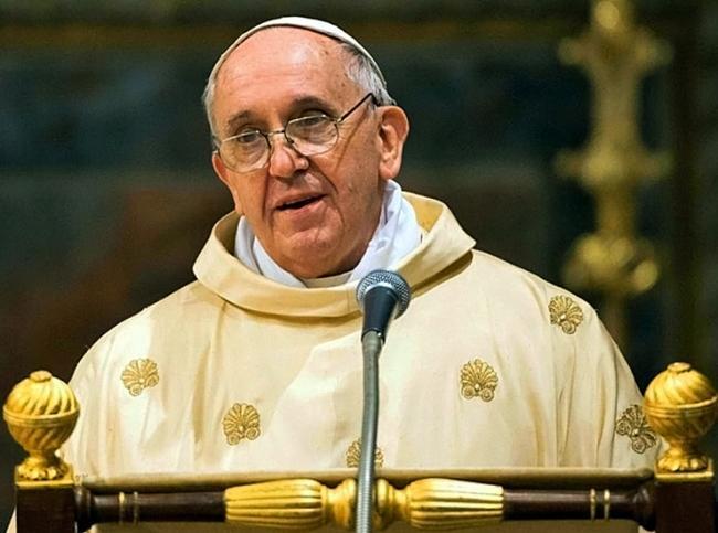 Papa Francisc: Violenţa în numele lui Dumnezeu este o blasfemie