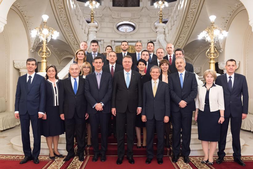 Cabinetul Cioloş a depus jurământul de învestitură 