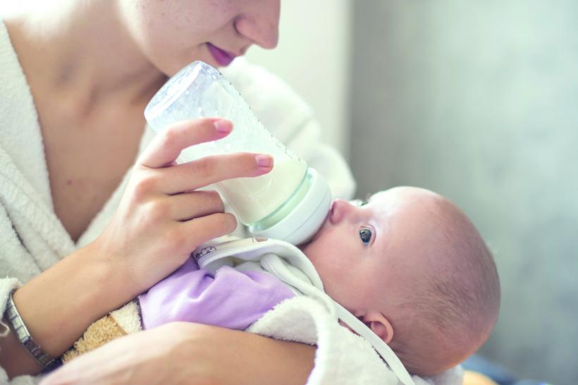 Ce se întâmplă când mama nu are lapte pentru bebelușul ei? Cauze și remedii