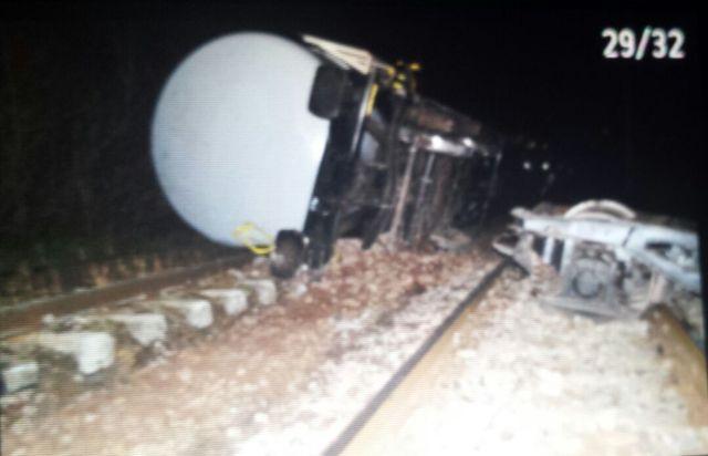 Accident grav la Braşov. Un tren plin cu motorină a deraiat. Traficul este BLOCAT
