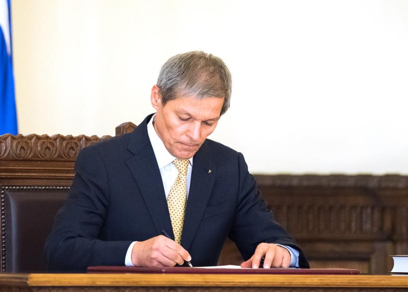 Cioloş înfiinţează un nou minister, Ministerul pentru Consultare Publică şi Dialog Civic 
