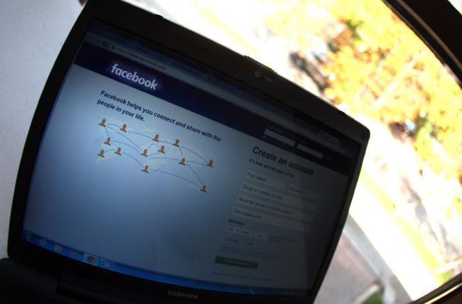 Facebook îşi ajută utilizatorii să-i uite mai uşor pe foştii parteneri 