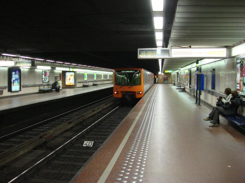 Metroul din Bruxelles, închis sâmbătă după ridicarea la maxim a nivelului de alertă teroristă