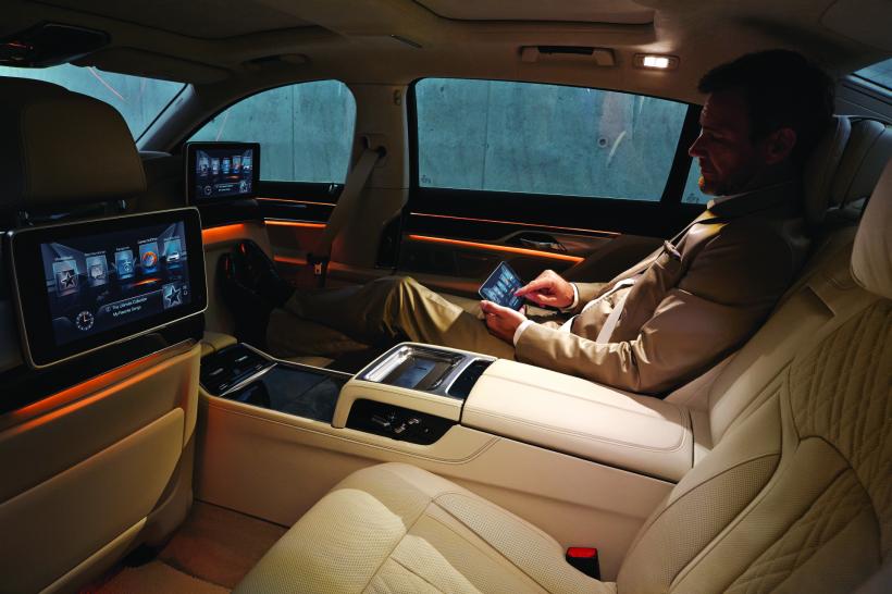 Cum arată confortul într-o limuzină de 100.000 de euro